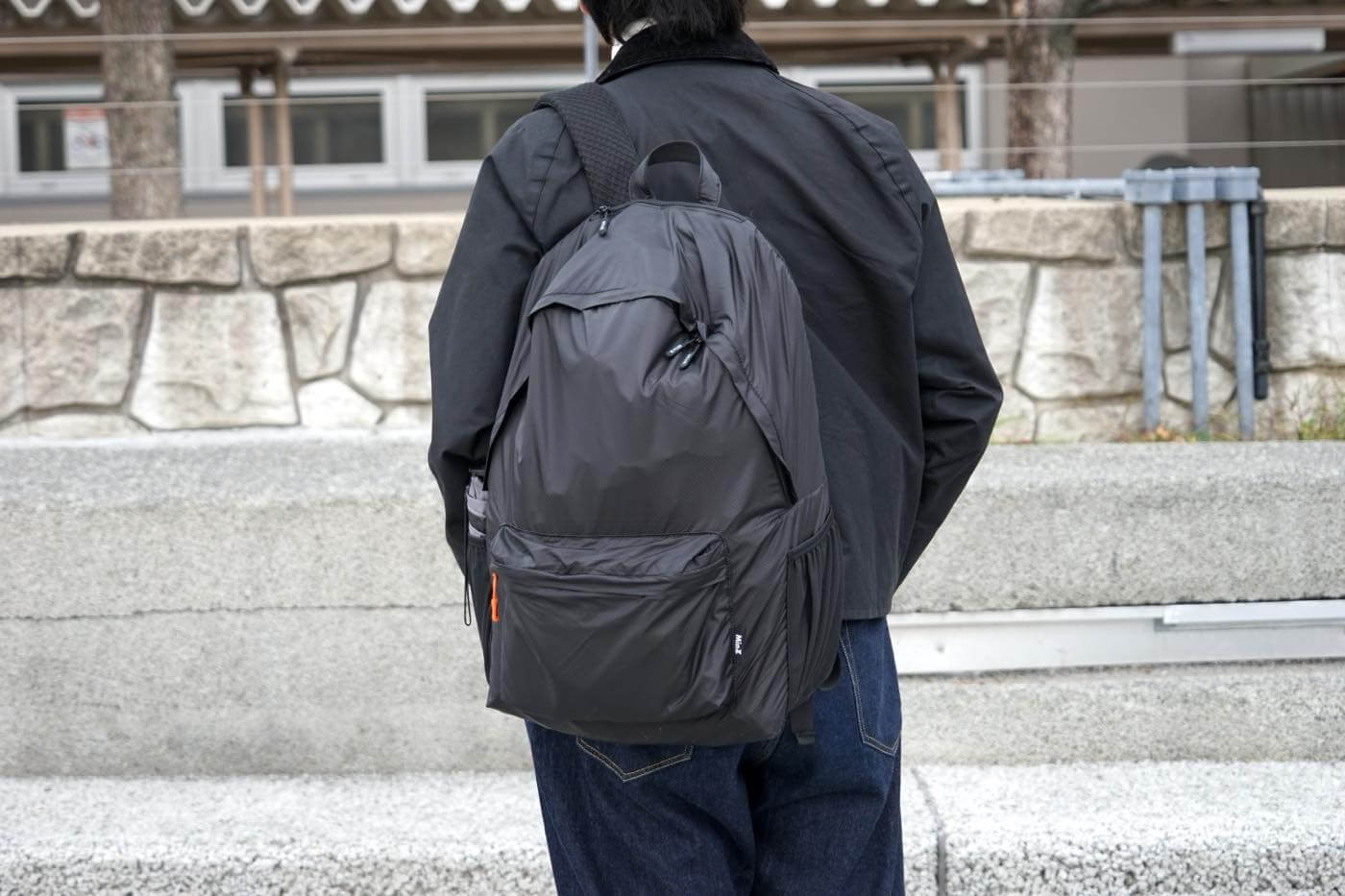【レビュー】極薄 & 高強度ナイロン素材採用で超軽量の大容量デイパック｢MinZ DAYPACK Air｣｜MacBook/iPad収納用の保護スリーブも搭載