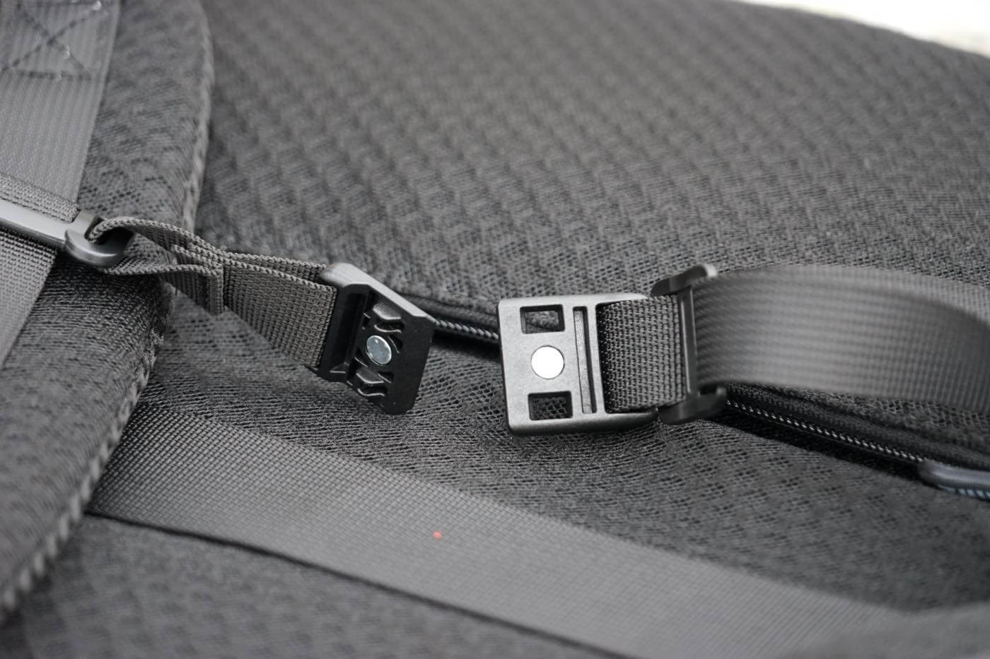 【レビュー】極薄 & 高強度ナイロン素材採用で超軽量の大容量デイパック｢MinZ DAYPACK Air｣｜MacBook/iPad収納用の保護スリーブも搭載