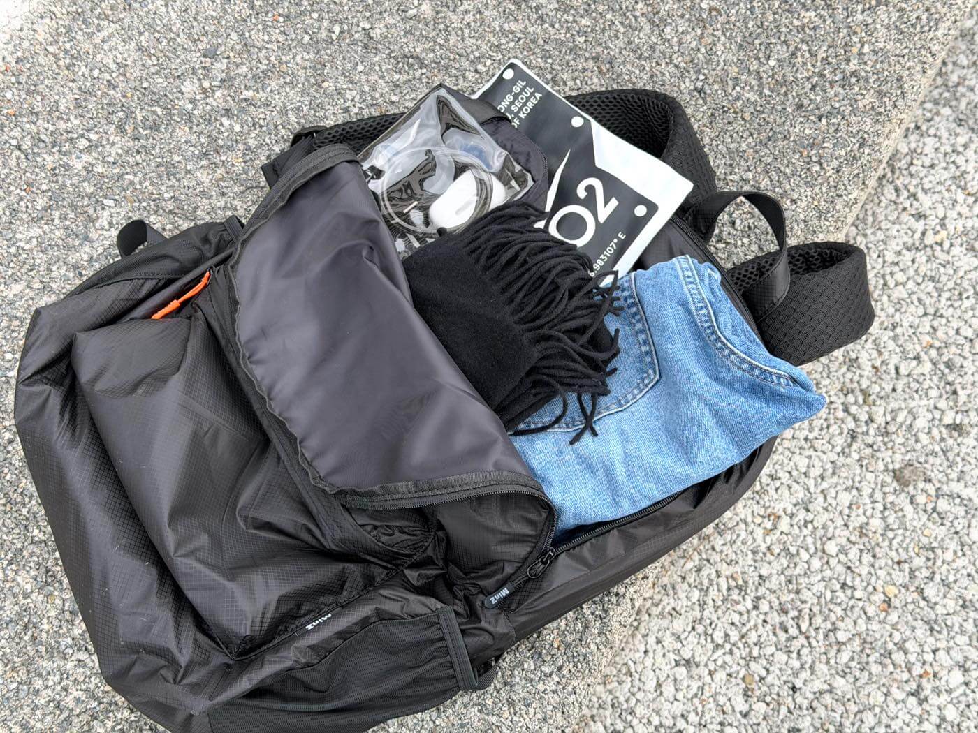 【レビュー】極薄 & 高強度ナイロン素材採用で超軽量の大容量デイパック｢MinZ DAYPACK Air｣｜MacBook/iPad収納用の保護スリーブも搭載