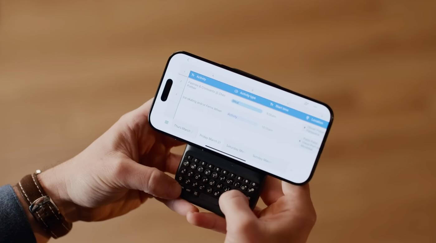 Clicks、Qi2対応で様々なスマホの取付可能＆横持ちでも利用可能なワイヤレスキーボード｢Power Keyboard｣を発表