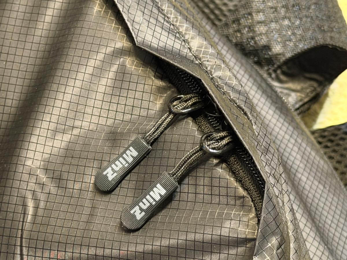 【レビュー】極薄 & 高強度ナイロン素材採用で超軽量の大容量デイパック｢MinZ DAYPACK Air｣｜MacBook/iPad収納用の保護スリーブも搭載