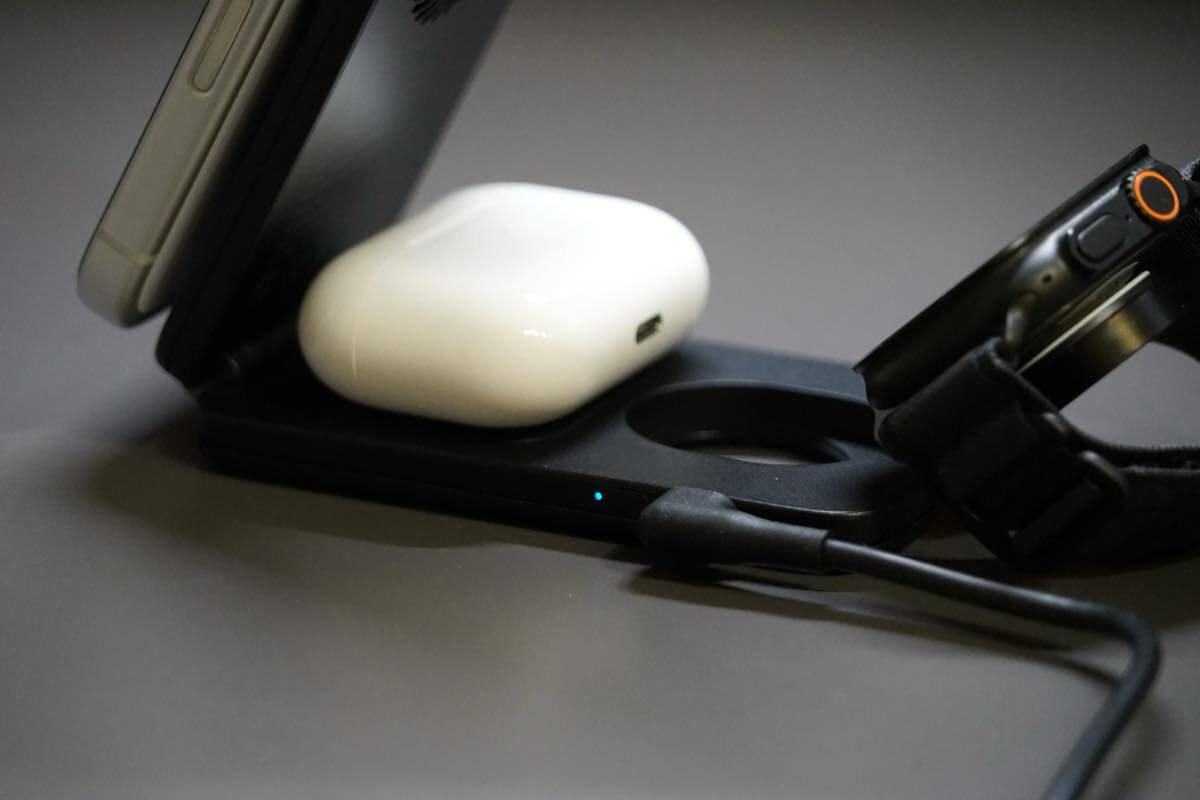 【レビュー】｢ESR CryoBoost 折りたたみ式 3-in-1 マグネット充電ステーション (Qi2 25W)｣ ｜冷却機構も搭載で携帯型3-in-1モデルとしては弱点なし?!