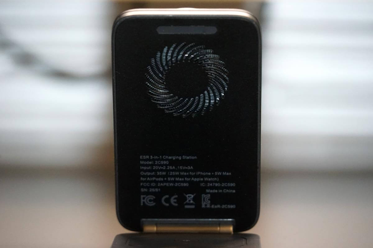 【レビュー】｢ESR CryoBoost 折りたたみ式 3-in-1 マグネット充電ステーション (Qi2 25W)｣ ｜冷却機構も搭載で携帯型3-in-1モデルとしては弱点なし?!