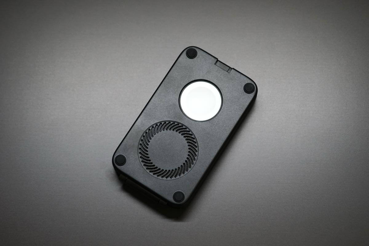【レビュー】｢ESR CryoBoost 折りたたみ式 3-in-1 マグネット充電ステーション (Qi2 25W)｣ ｜冷却機構も搭載で携帯型3-in-1モデルとしては弱点なし?!