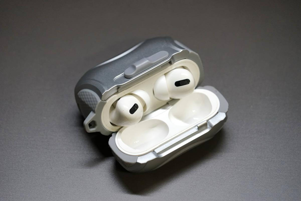 【レビュー】ESRのAirPods Pro用ケース｢ESR Pulse フリックロック マグネットケース｣｜磁石とラッチによるロック機構を搭載で落下時も安心