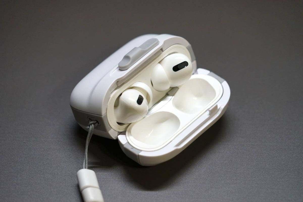 【レビュー】ESRのAirPods Pro用ケース｢ESR Pulse フリックロック マグネットケース｣｜磁石とラッチによるロック機構を搭載で落下時も安心