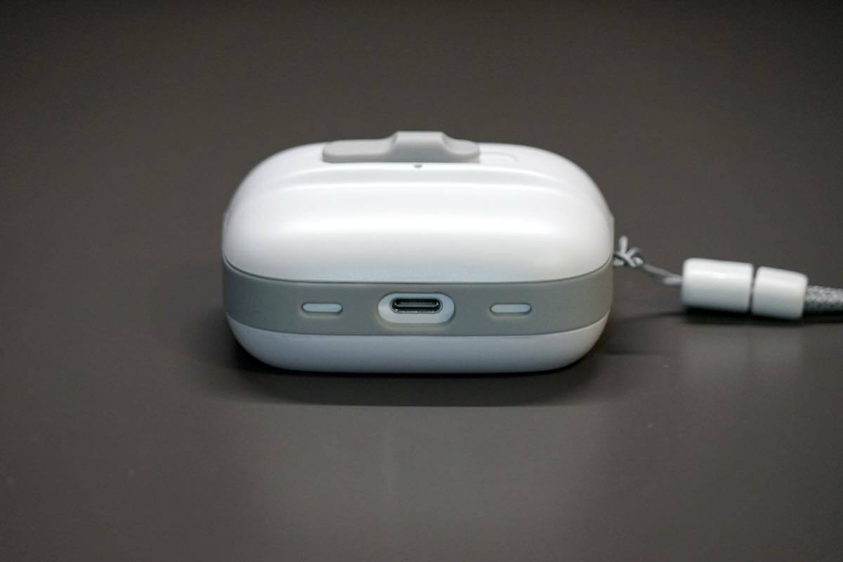 【レビュー】ESRのAirPods Pro用ケース｢ESR Pulse フリックロック マグネットケース｣｜磁石とラッチによるロック機構を搭載で落下時も安心