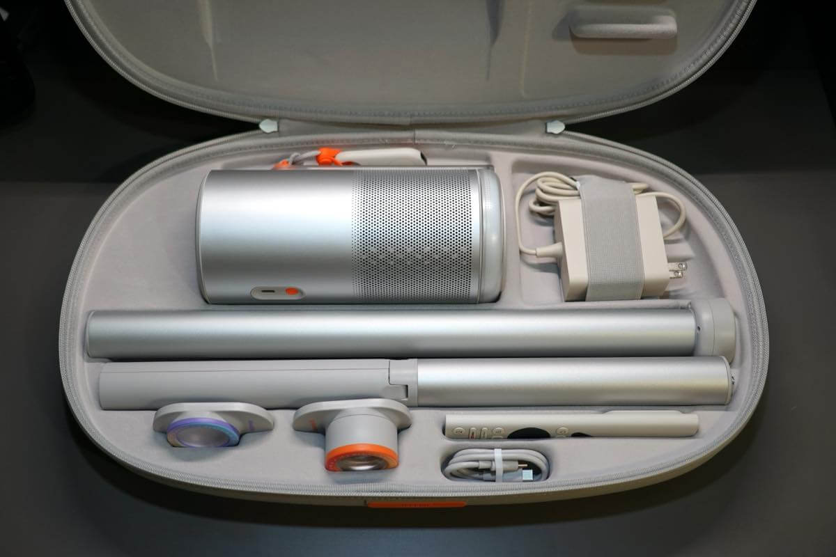 【レビュー】「Aladdin Poca Laser」|3色レーザー搭載で高画質&動画視聴だけじゃない豊富なコンテンツも特徴のモバイルプロジェクター