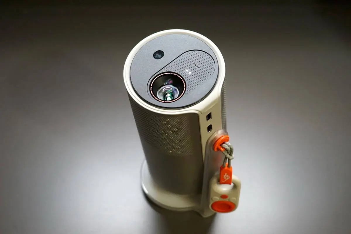 レビュー】｢Aladdin Poca Laser｣｜3色レーザー搭載で高画質＆動画視聴 