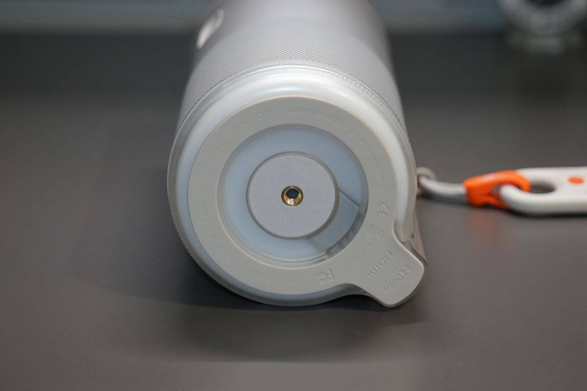 【レビュー】「Aladdin Poca Laser」|3色レーザー搭載で高画質&動画視聴だけじゃない豊富なコンテンツも特徴のモバイルプロジェクター