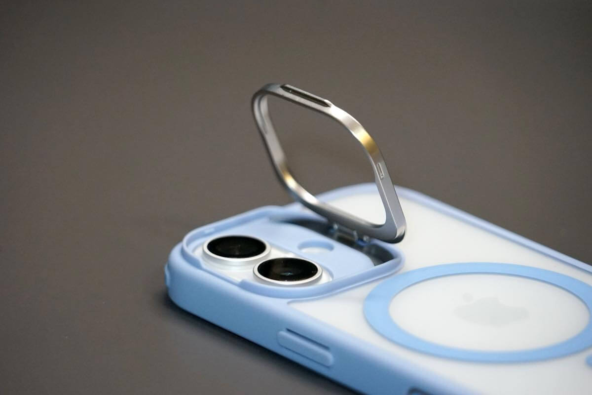 【レビュー】カメラガードがスタンドにもなる「ESR Classic ハイブリッドマグネットケース」｜iPhone 17向けに新たに登場した春の新色をチェック