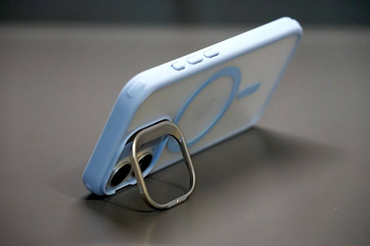 【レビュー】カメラガードがスタンドにもなる「ESR Classic ハイブリッドマグネットケース」｜iPhone 17向けに新たに登場した春の新色をチェック