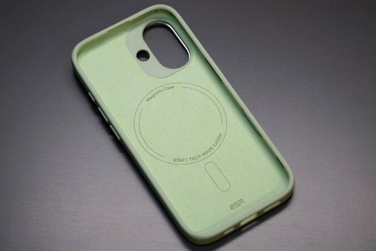 【レビュー】スタンドにもなるカメラガードが便利な｢ESR Cloud ソフトマグネットケース｣のiPhone 17向け新色4色を紹介
