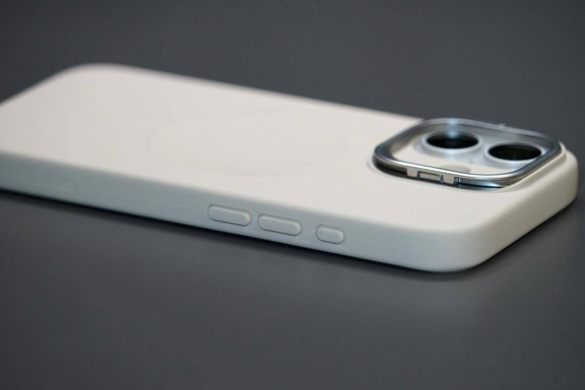 【レビュー】スタンドにもなるカメラガードが便利な｢ESR Cloud ソフトマグネットケース｣のiPhone 17向け新色4色を紹介