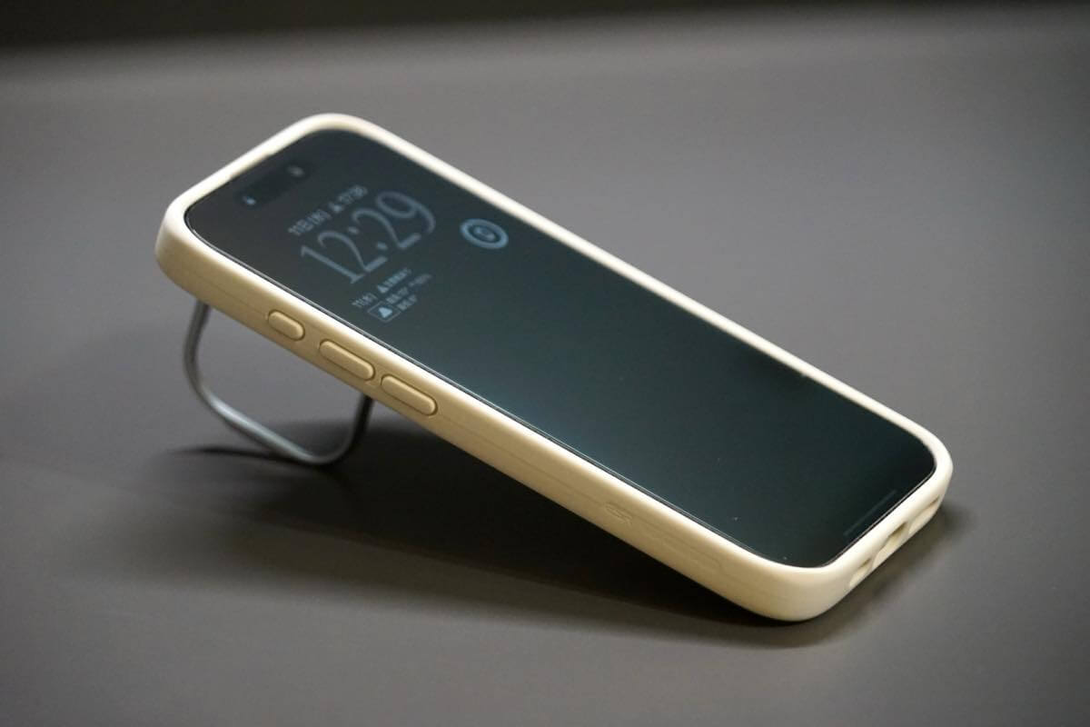 【レビュー】スタンドにもなるカメラガードが便利な｢ESR Cloud ソフトマグネットケース｣のiPhone 17向け新色4色を紹介