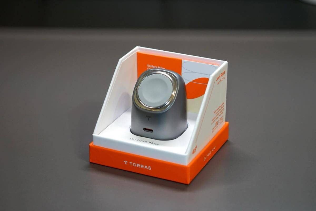 【レビュー】TORRASの2 in 1充電器「Flasheye」｜コンセントが上向きでも横向きでもApple Watchを載せて充電可能