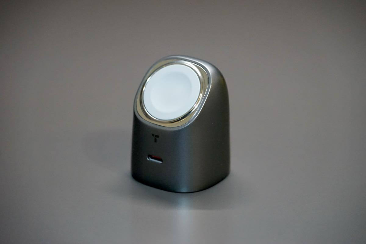 【レビュー】TORRASの2 in 1充電器「Flasheye」｜コンセントが上向きでも横向きでもApple Watchを載せて充電可能