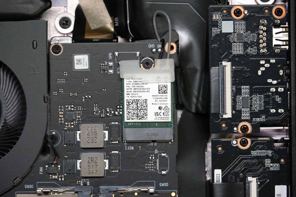 【レビュー】GeForce RTX 5070 Laptop搭載の超薄型ゲーミングPC「Minisforum AtomMan G7 Pro」をチェック