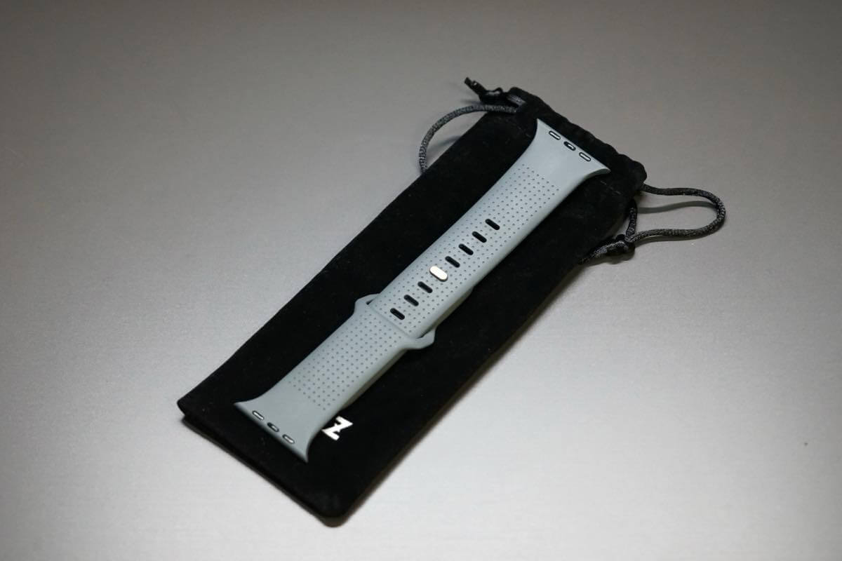 【レビュー】ドットデザインで落ち着いた雰囲気のApple Watch用スポーツバンド｢MinZ DOT Band｣ ｰ ワイドなフォルムが｢Ultra｣との相性も○