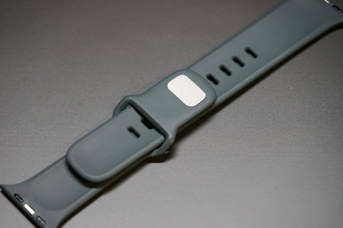 【レビュー】ドットデザインで落ち着いた雰囲気のApple Watch用スポーツバンド｢MinZ DOT Band｣ ｰ ワイドなフォルムが｢Ultra｣との相性も○