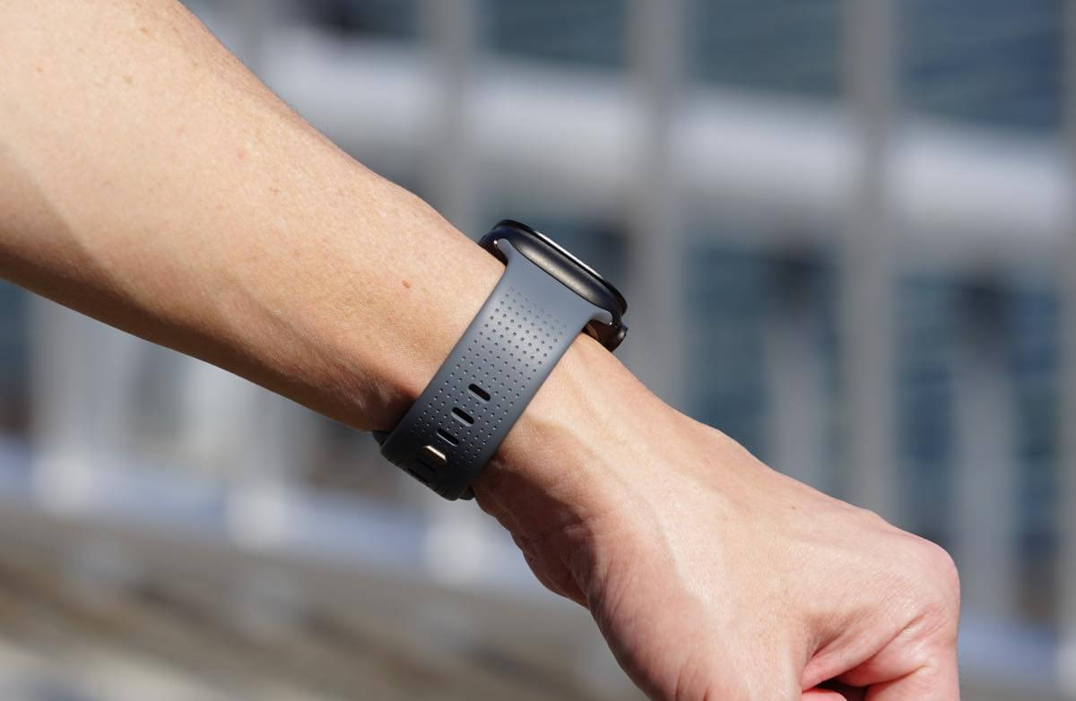 【レビュー】ドットデザインで落ち着いた雰囲気のApple Watch用スポーツバンド｢MinZ DOT Band｣ ｰ ワイドなフォルムが｢Ultra｣との相性も○