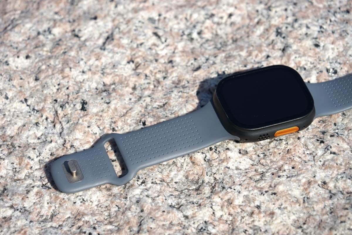 【レビュー】ドットデザインで落ち着いた雰囲気のApple Watch用スポーツバンド｢MinZ DOT Band｣ ｰ ワイドなフォルムが｢Ultra｣との相性も○