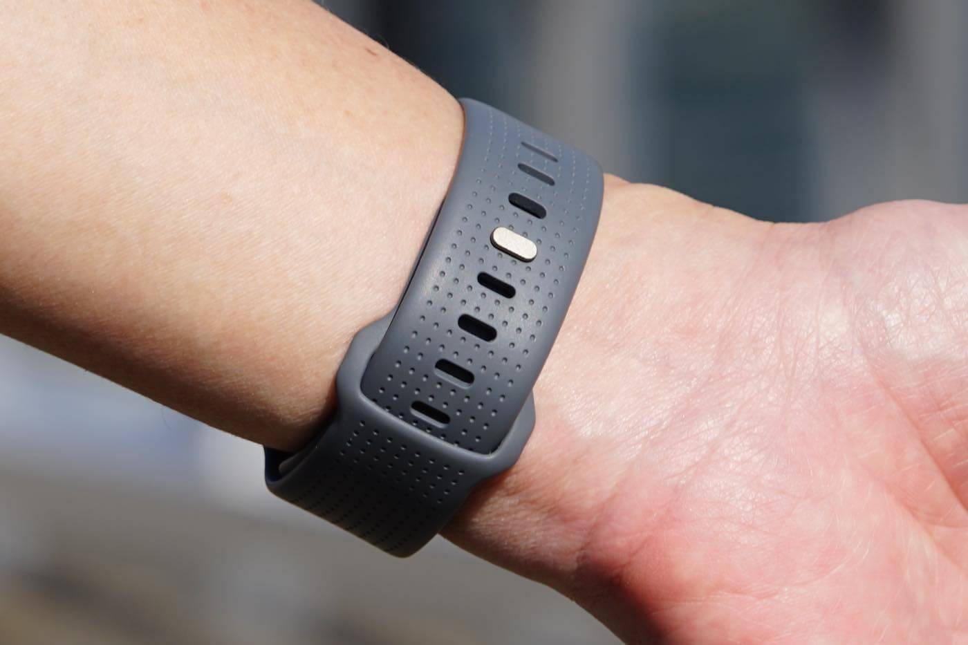 【レビュー】ドットデザインで落ち着いた雰囲気のApple Watch用スポーツバンド｢MinZ DOT Band｣ ｰ ワイドなフォルムが｢Ultra｣との相性も○