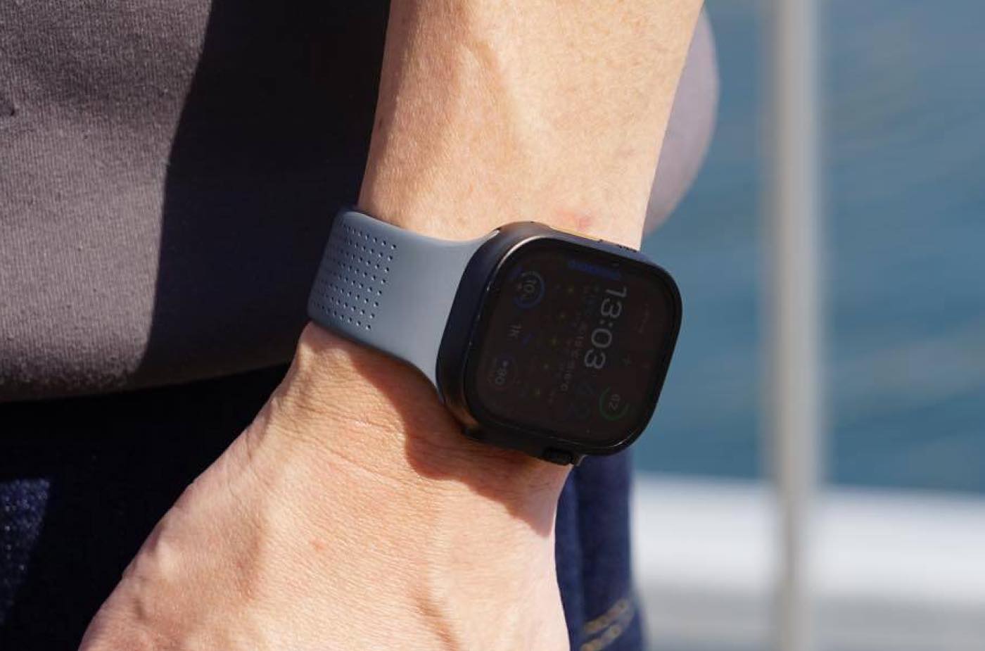 【レビュー】ドットデザインで落ち着いた雰囲気のApple Watch用スポーツバンド｢MinZ DOT Band｣ ｰ ワイドなフォルムが｢Ultra｣との相性も○