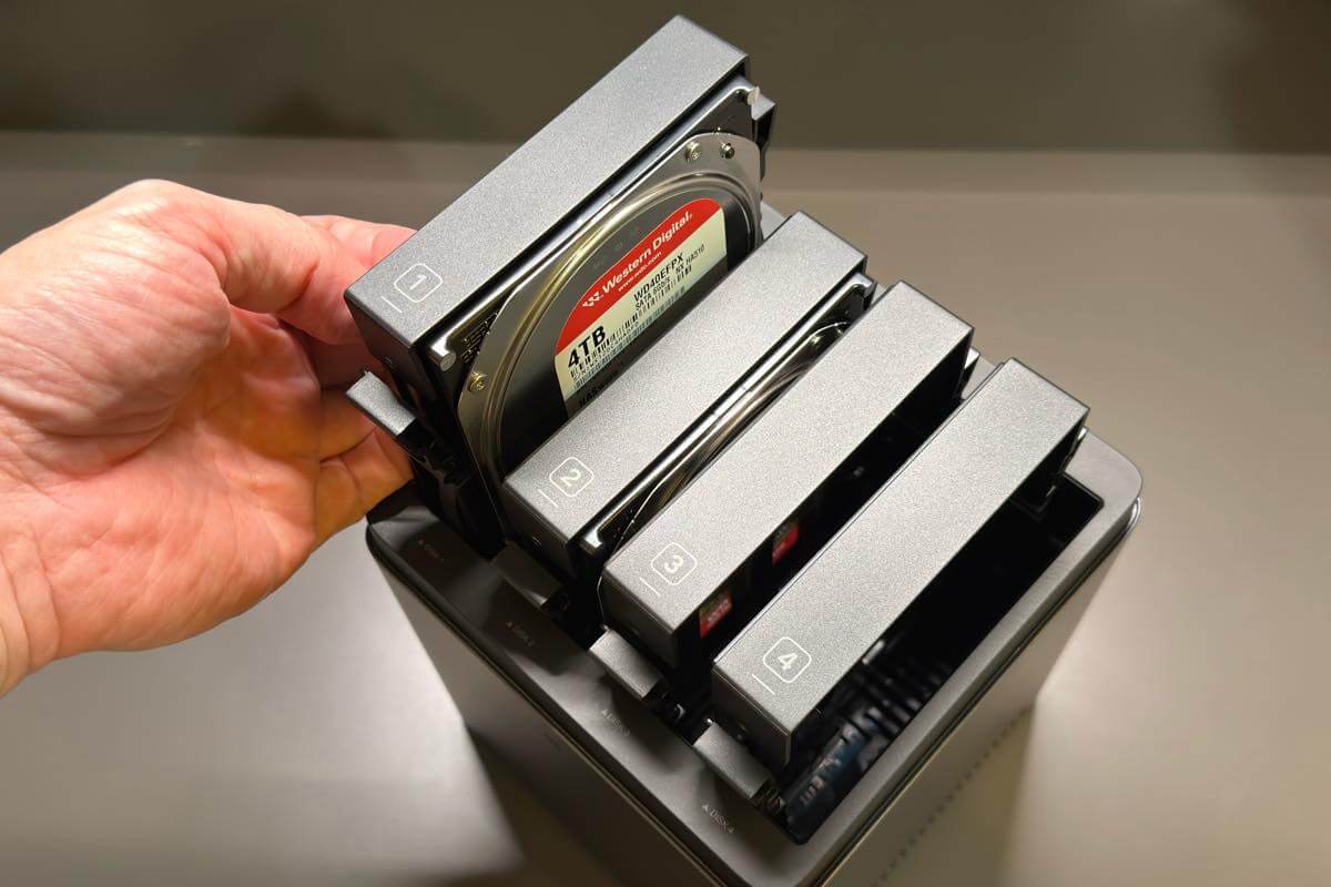 【レビュー】「UGREEN NASync DH4300 Plus」ｰ スマホの写真や動画のバックアップに最適で、簡単・手頃なエントリーNASキット