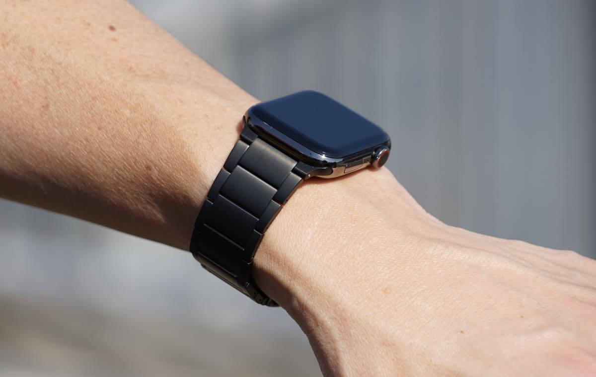 【レビュー】｢MinZ Titanium Band PRO｣ ｰ フルチタニウム仕様でApple Watch Ultraとの一体感が魅力