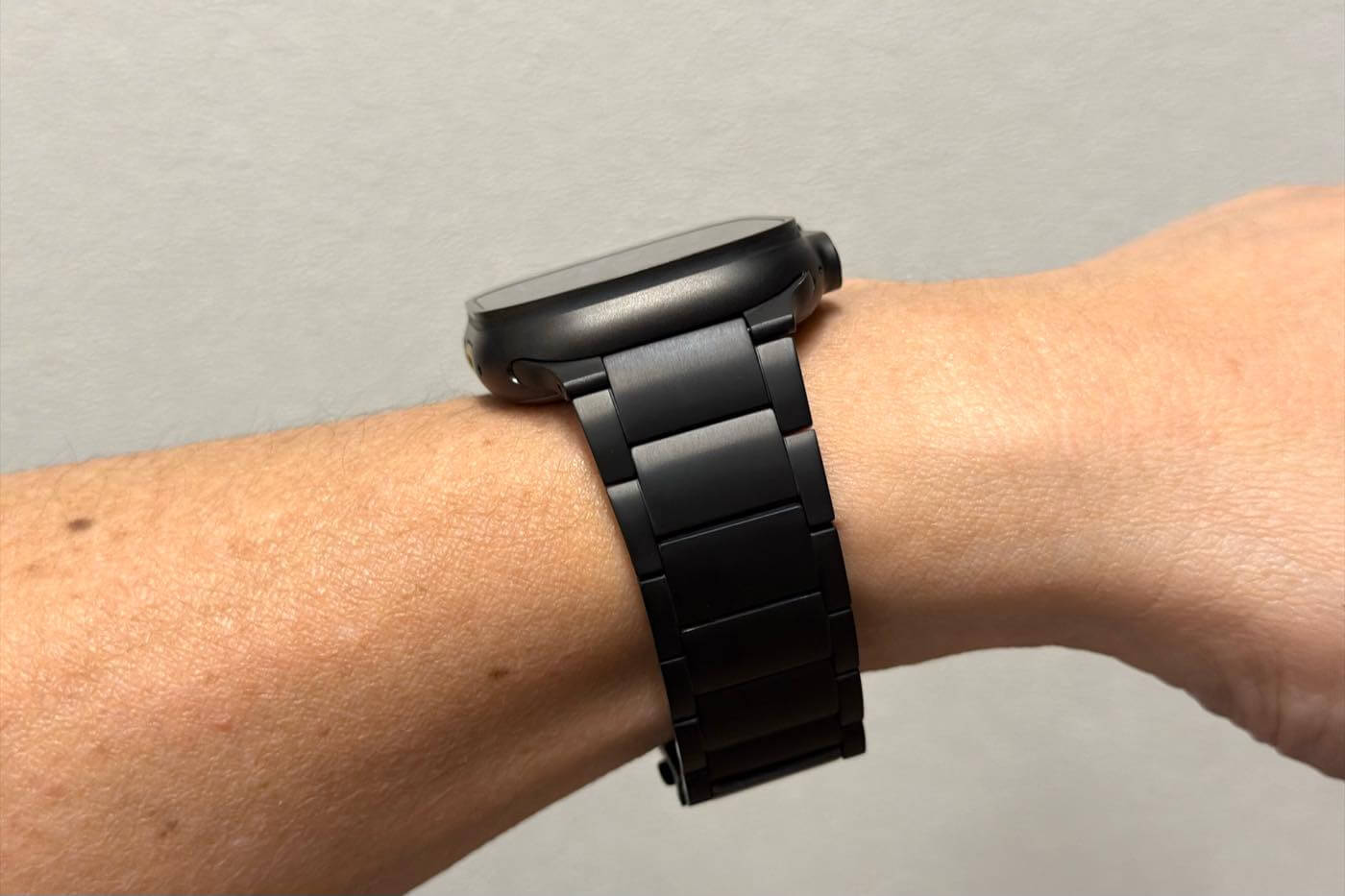 【レビュー】｢MinZ Titanium Band PRO｣ ｰ フルチタニウム仕様でApple Watch Ultraとの一体感が魅力