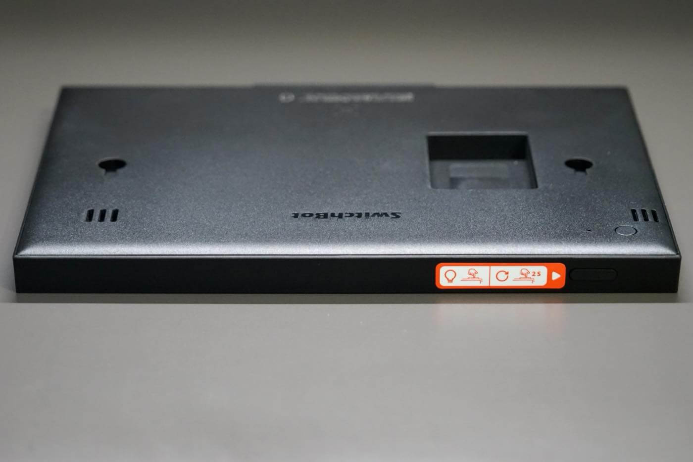 【レビュー】『SwitchBot スマートデイリーステーション』をチェック ｰ 電子ペーパー搭載天気情報端末で｢今日何着る? 傘必要??｣も解決