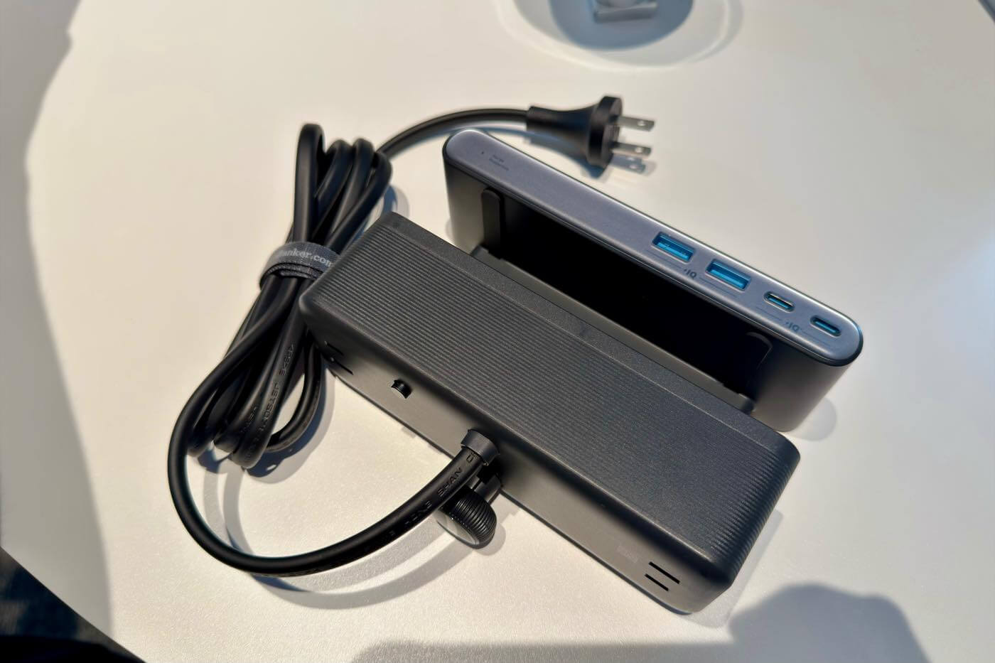 Anker、デスクを挟む形で設置可能なクランプ式電源タップ｢Anker Nano Power Strip (10-in-1, 70W, クランプ式)｣を発表