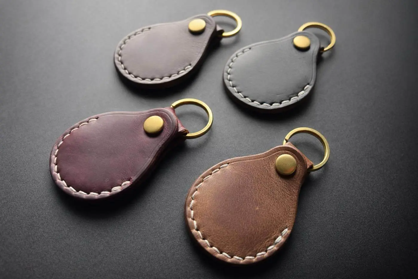 AirTag｣がレザーキーホルダーに ｰ 専用キーチェーン｢MinZ Horween