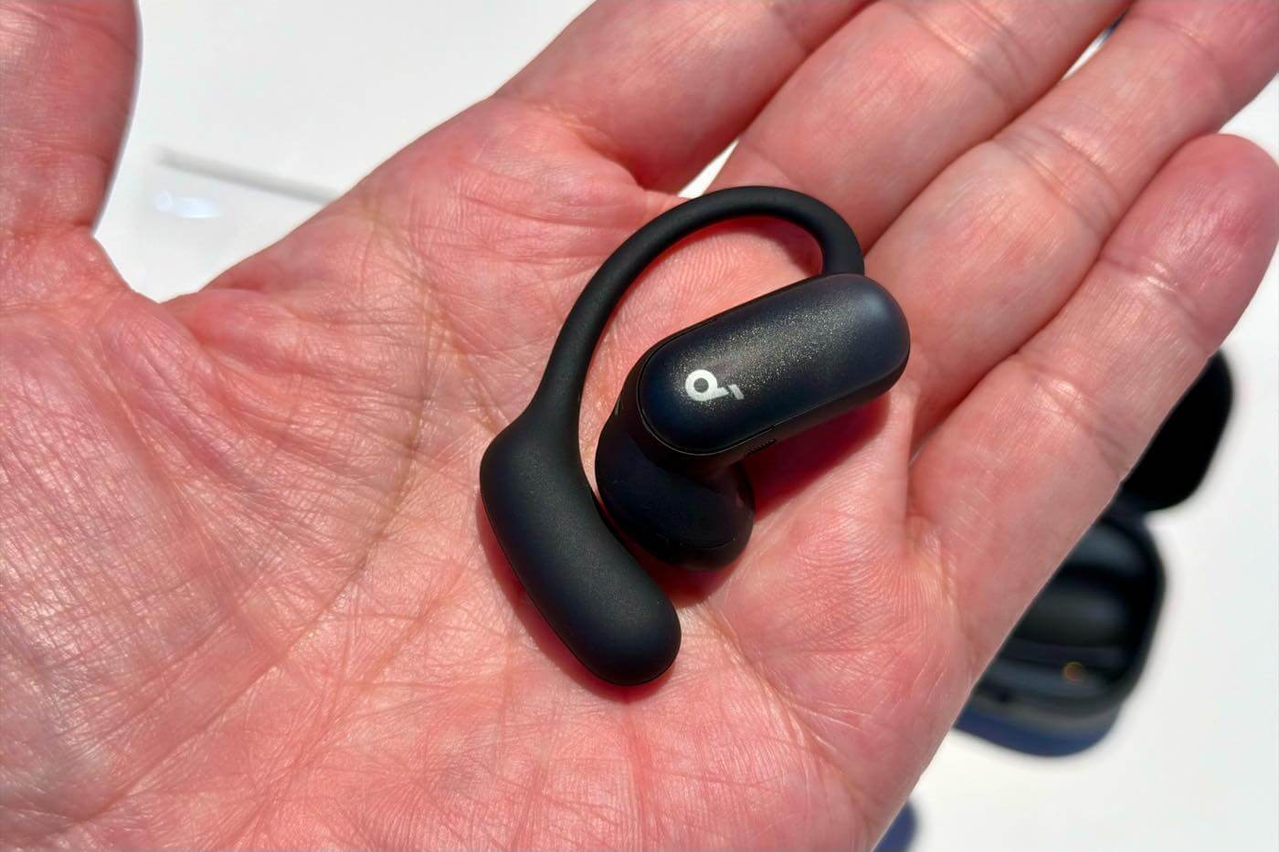 Anker、オープンイヤー型とインナーイヤー型で切り替えられる耳掛け式新型イヤホン｢Soundcore AeroFit 2 Pro｣を発売