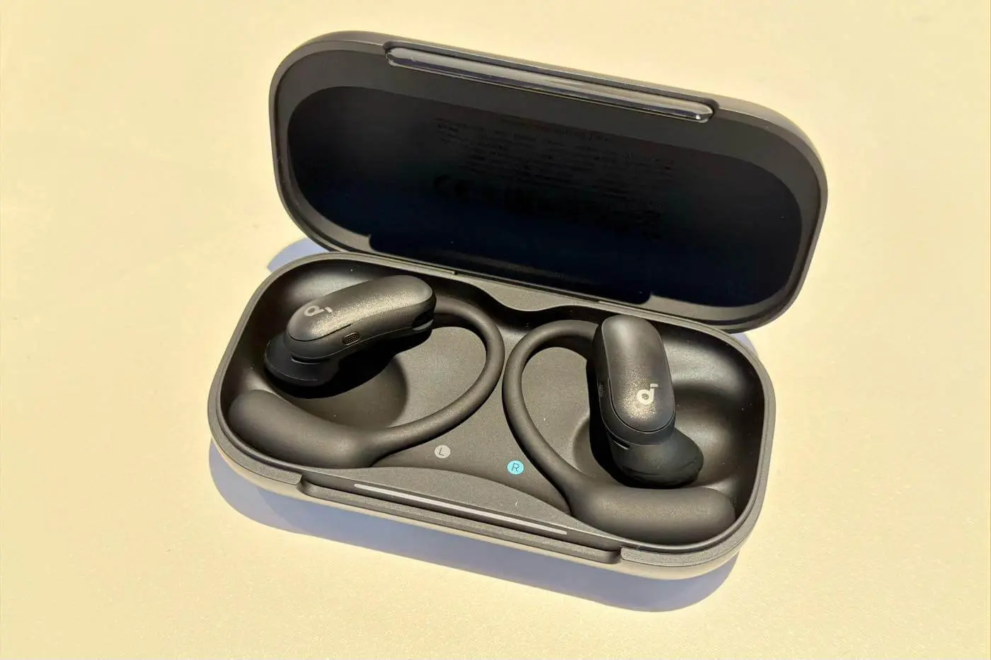 Anker、オープンイヤー型とインナーイヤー型で切り替えられる耳掛け式