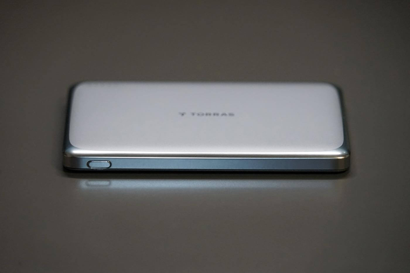 【レビュー】TORRASの最新モバイルバッテリー「MiniMag Pro」をチェック ー 半固体電池採用に加え、薄型で高級感のあるデザインが特徴