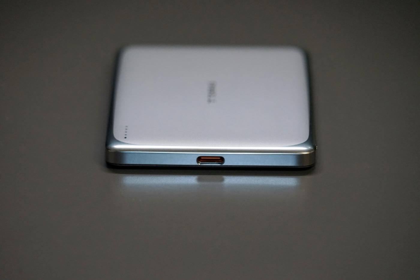 【レビュー】TORRASの最新モバイルバッテリー「MiniMag Pro」をチェック ー 半固体電池採用に加え、薄型で高級感のあるデザインが特徴