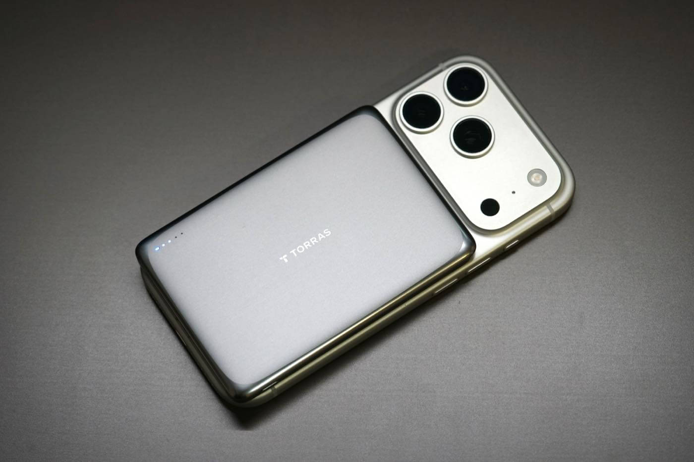 【レビュー】TORRASの最新モバイルバッテリー「MiniMag Pro」をチェック ー 半固体電池採用に加え、薄型で高級感のあるデザインが特徴