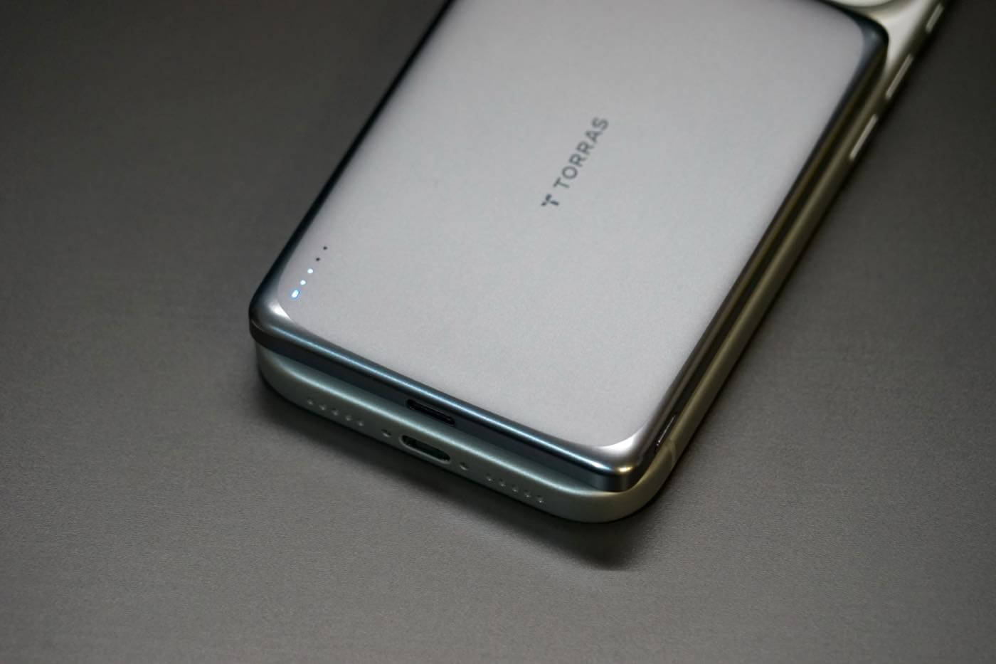 【レビュー】TORRASの最新モバイルバッテリー「MiniMag Pro」をチェック ー 半固体電池採用に加え、薄型で高級感のあるデザインが特徴