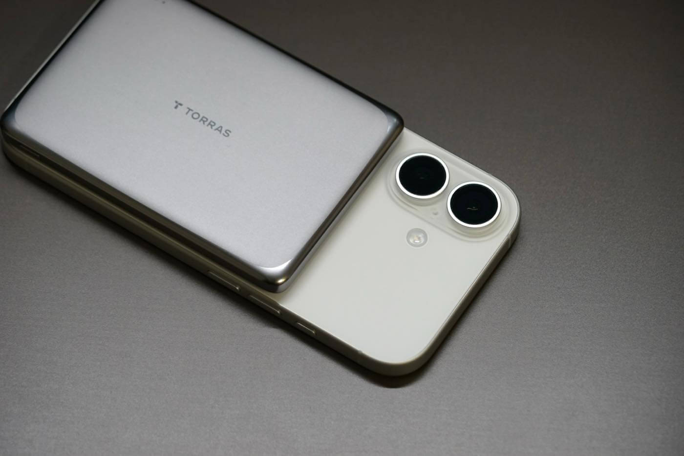 【レビュー】TORRASの最新モバイルバッテリー「MiniMag Pro」をチェック ー 半固体電池採用に加え、薄型で高級感のあるデザインが特徴