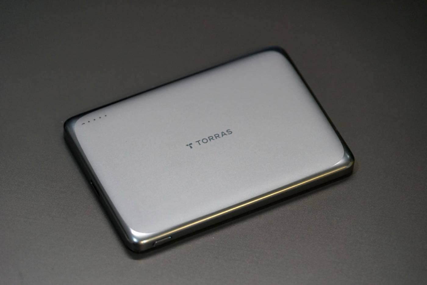 【レビュー】TORRASの最新モバイルバッテリー「MiniMag Pro」をチェック ー 半固体電池採用に加え、薄型で高級感のあるデザインが特徴