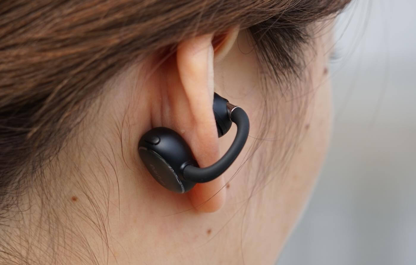 【レビュー】EarFunの最新イヤーカフ型イヤホン｢EarFun Clip 2｣をチェック ｰ サウンドと装着感が進化し、ワイヤレス充電にも対応