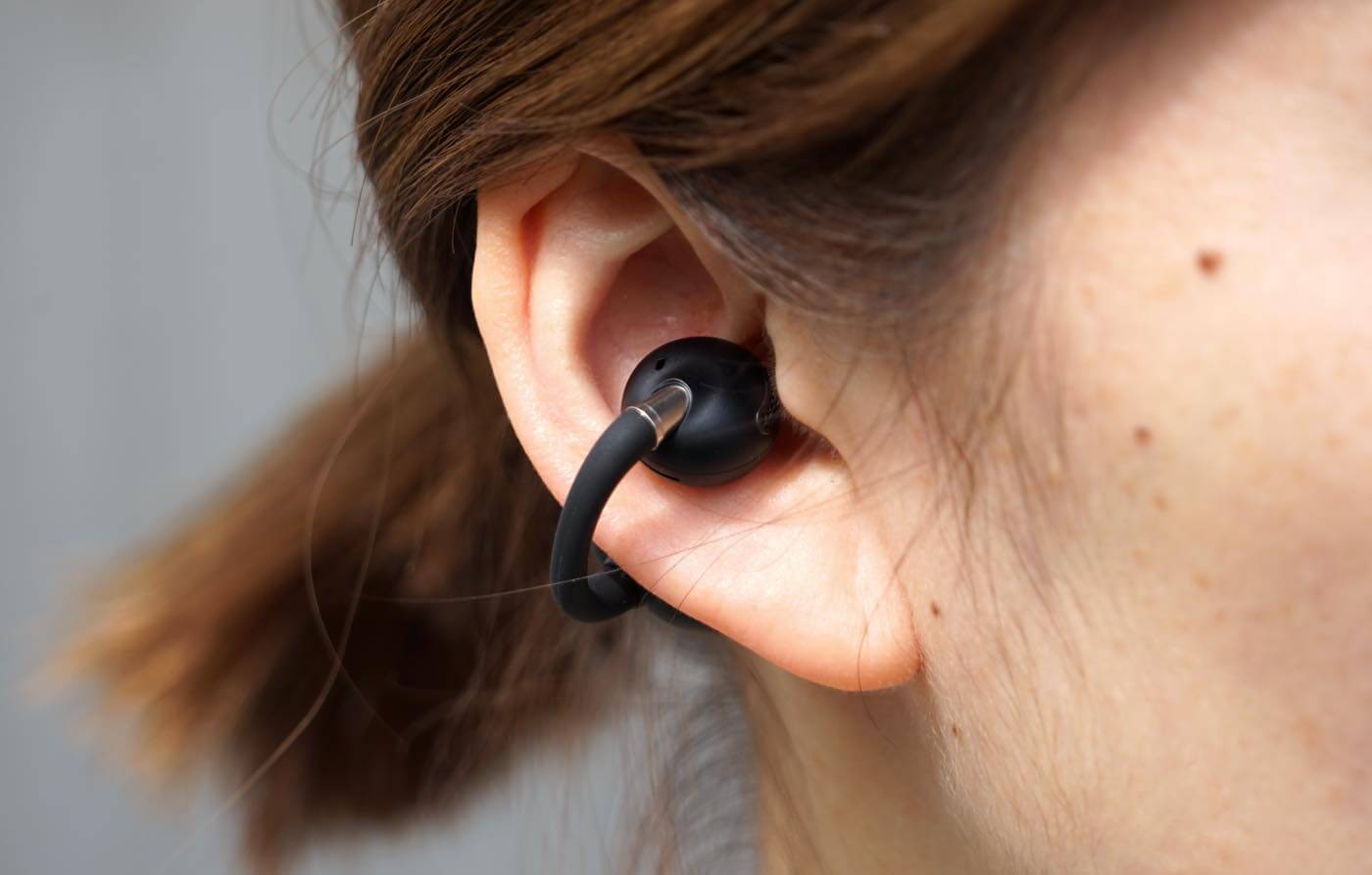 【レビュー】EarFunの最新イヤーカフ型イヤホン｢EarFun Clip 2｣をチェック ｰ サウンドと装着感が進化し、ワイヤレス充電にも対応