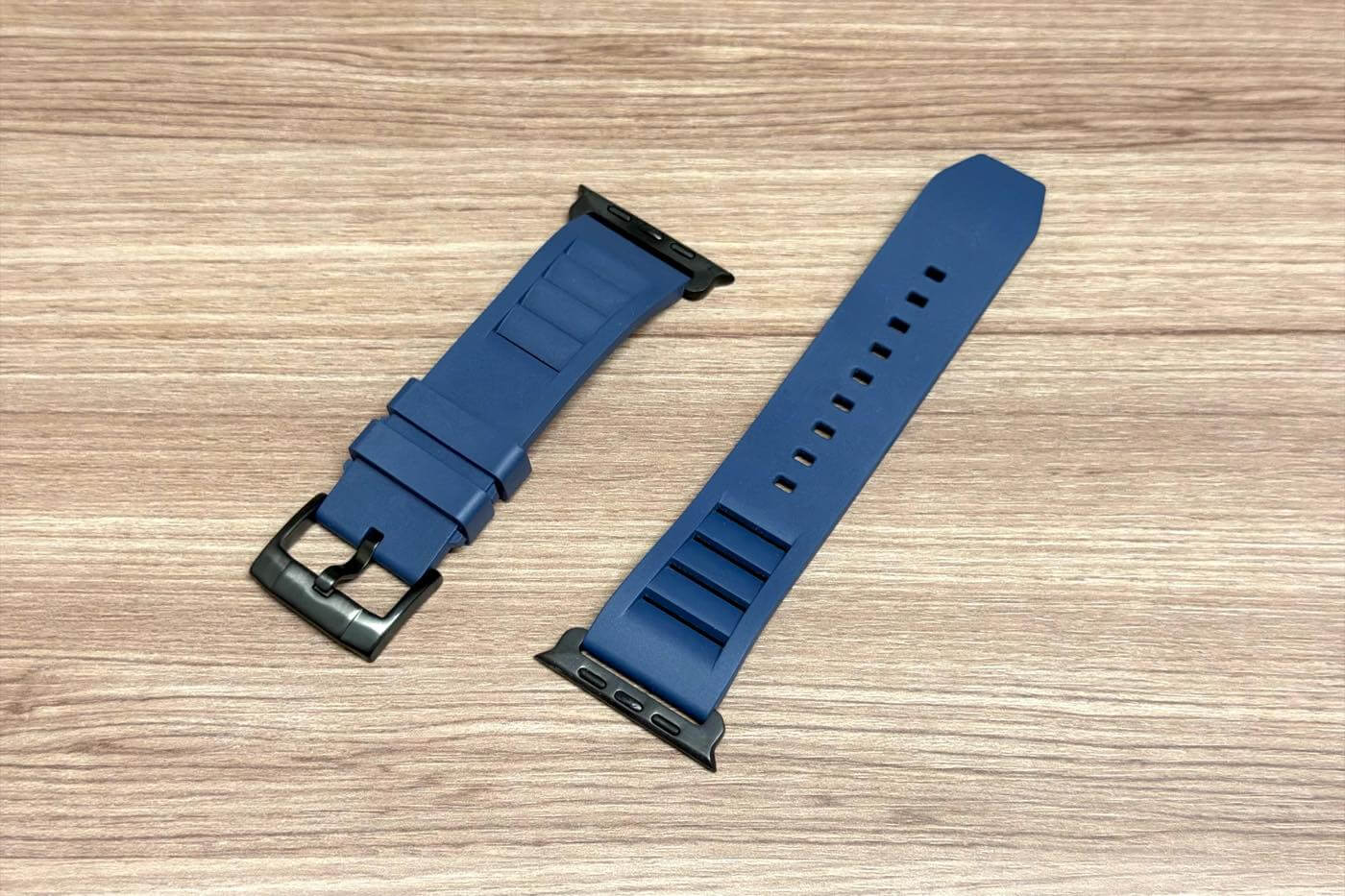 【レビュー】通気性に優れ、夏場にピッタリなApple Watch用スポーツバンド｢MinZ FKM mono Sport Band｣
