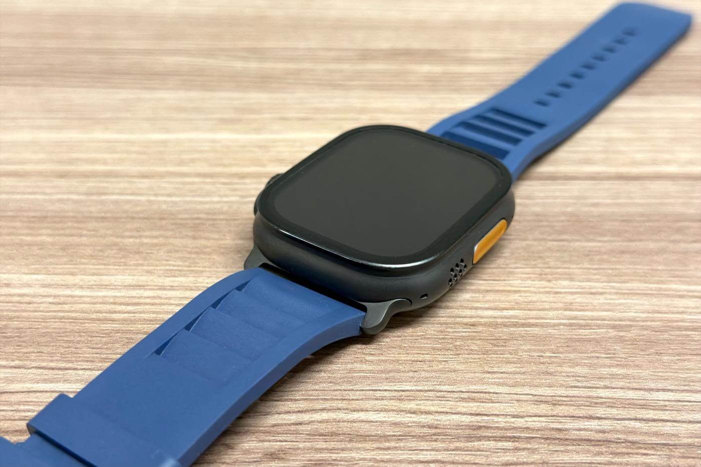 【レビュー】通気性に優れ、夏場にピッタリなApple Watch用スポーツバンド｢MinZ FKM mono Sport Band｣