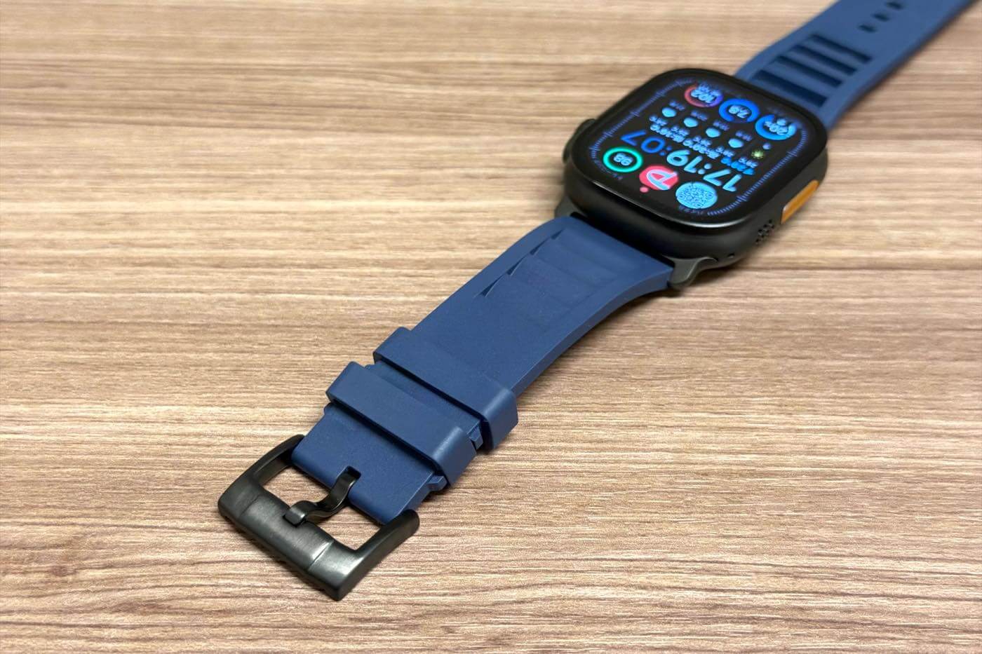 【レビュー】通気性に優れ、夏場にピッタリなApple Watch用スポーツバンド｢MinZ FKM mono Sport Band｣