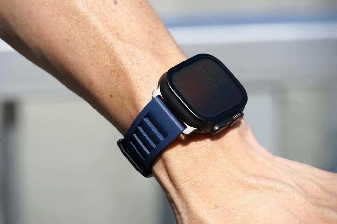 レビュー】通気性に優れ、夏場にピッタリなApple Watch用スポーツ 