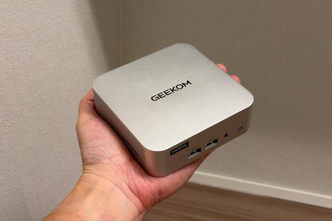 【レビュー】信頼性の高い定番構成を採用したミニPC『GEEKOM A8 2026エディション』ｰ 超小型サイズで高品質な設計も特徴