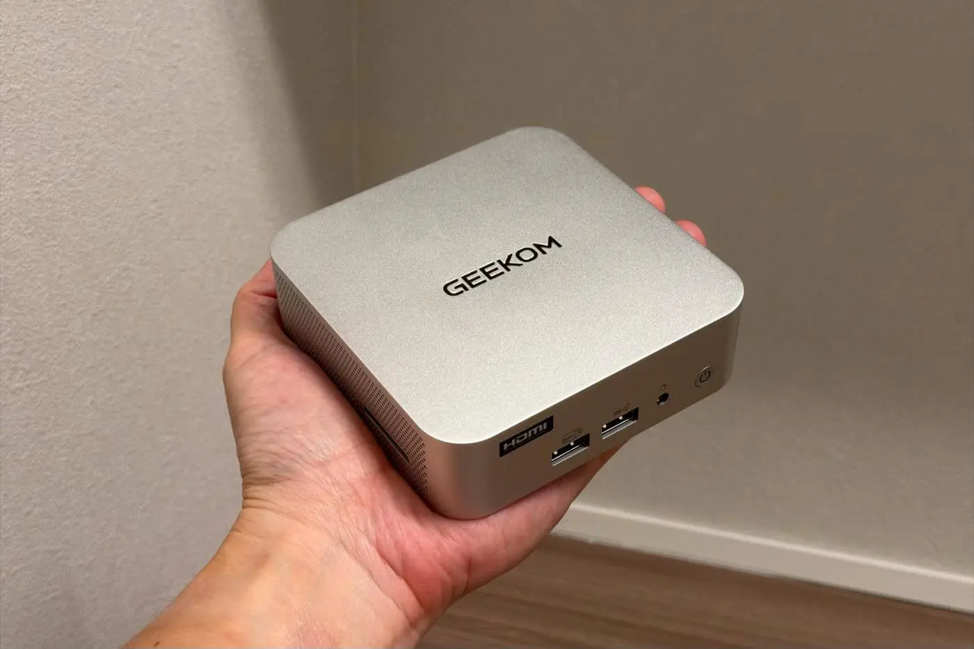 セール】超小型サイズで普段使いには性能十分なミニPC『GEEKOM A8 2026